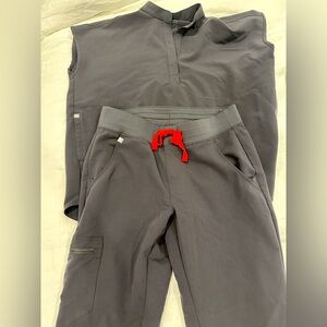 FIGS SCRUB SET RAFAELA XS TOP & SMALL JOGGER PANTS